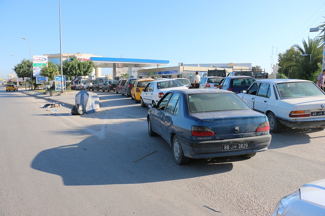 منذ الصباح الباكر : فوضى وضارب ومضروب في محطات  توزيع الوقود 